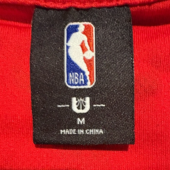 Chicago Bulls Jersey Women’s Size Medium Red Sleeveless NBA - Picture 3 of 9